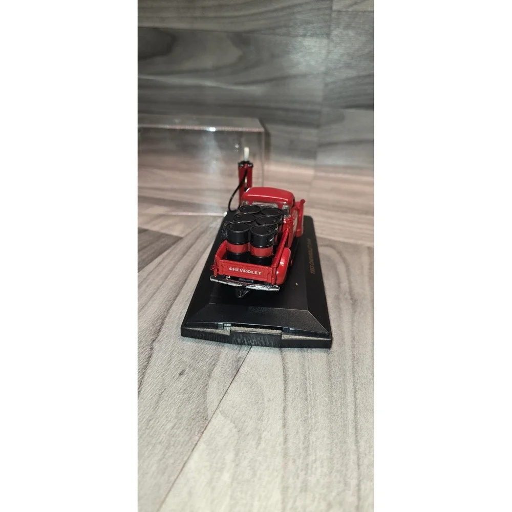 Road Champs Fabulous Fifties Mint Cars 1953 Chevrlot 3100 Gaspump Pickup Red